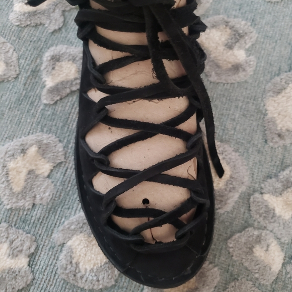 Black Lace Up Renaissance Gladiator Sandals Suede Leather - Picture 2 of 7